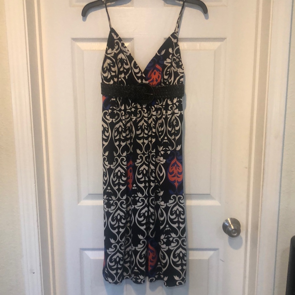 High waisted belt , spaghetti straps, Great summer dress sophisticated print